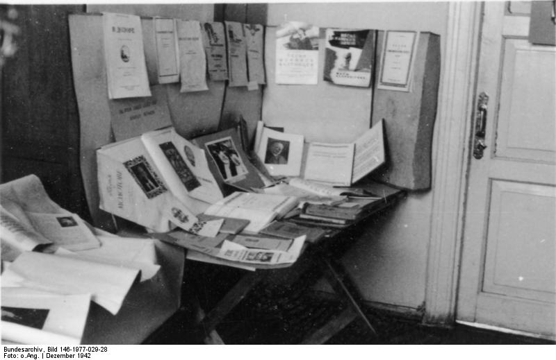 File:Bundesarchiv Bild 146-1977-029-28, Minsk, Ausstellung ERR.jpg