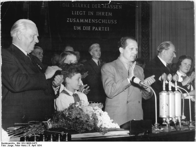 File:Bundesarchiv Bild 183-24000-0475, Berlin, IV. SED-Parteitag.jpg