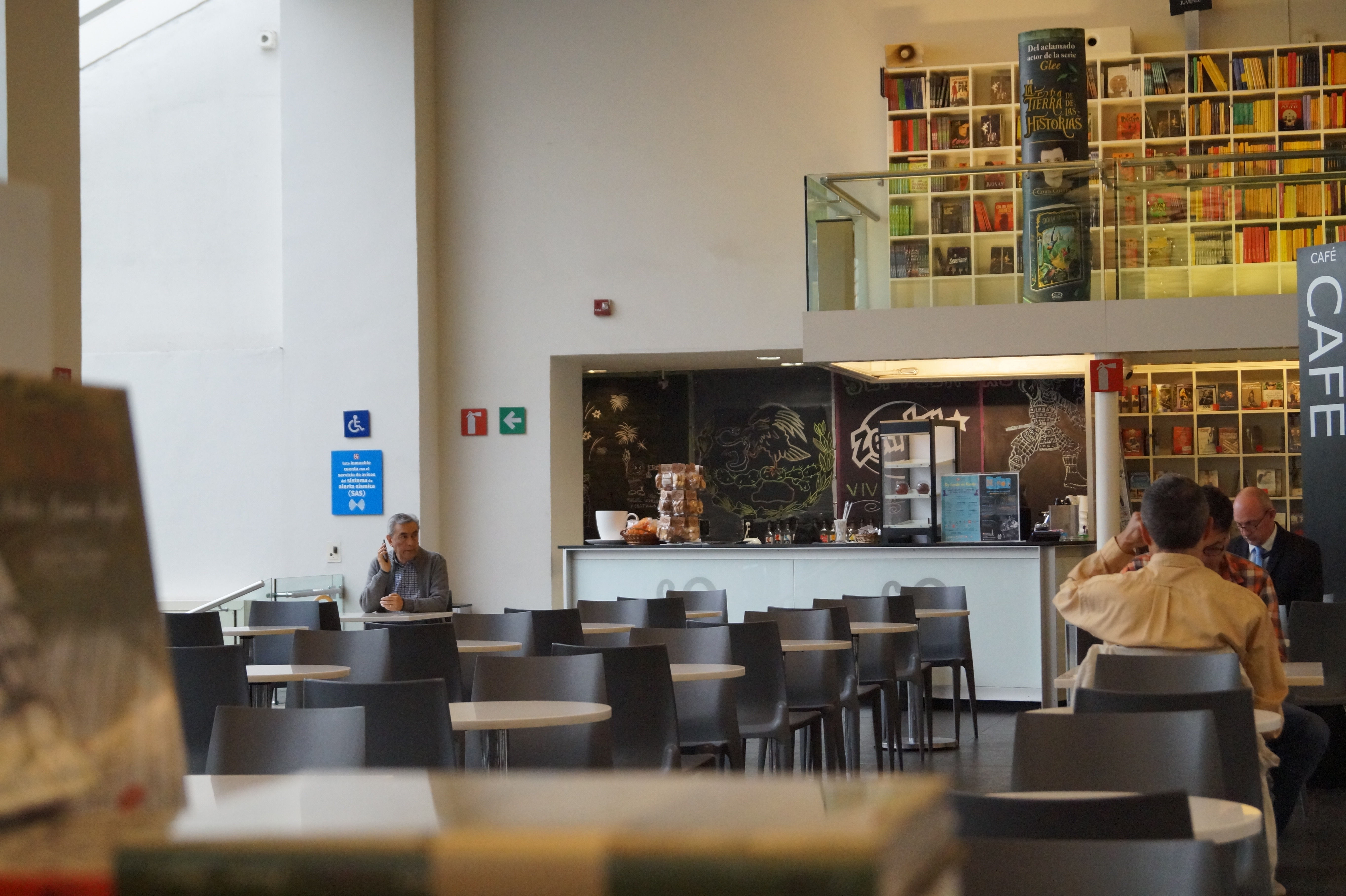 File:Cafetería, Librería Rosario  - Wikimedia Commons
