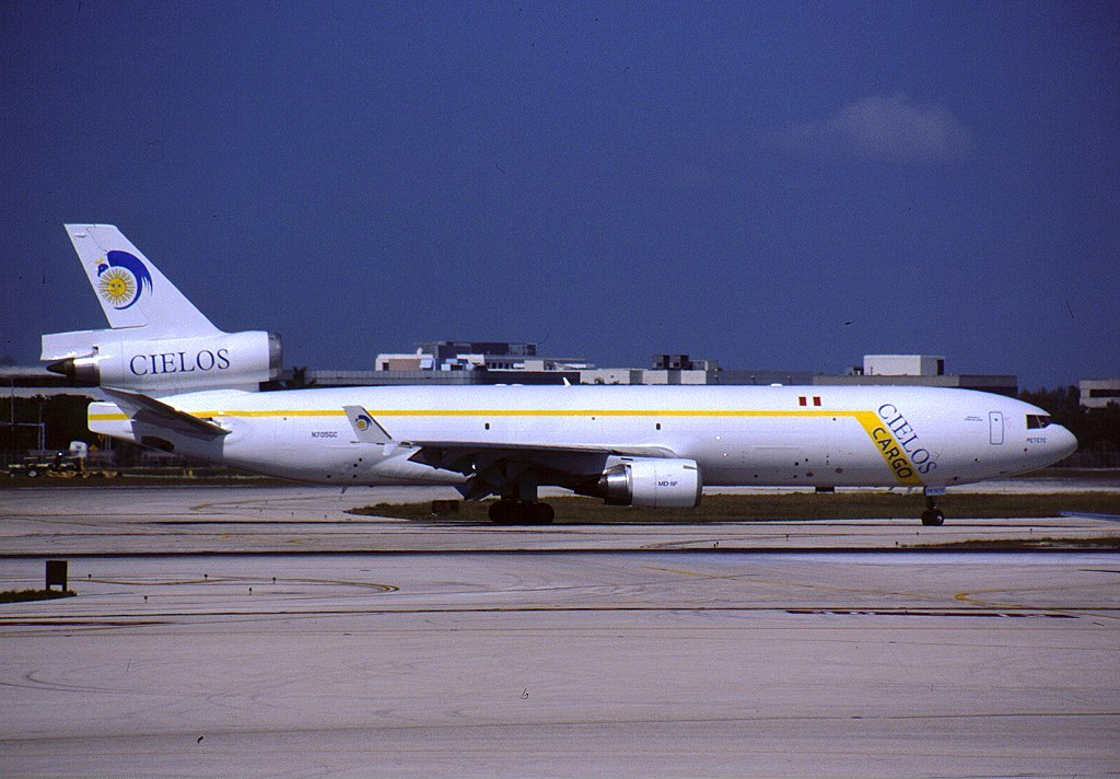 Cielos del Perú MD-11F N705GC MIA 2001-6-17.png