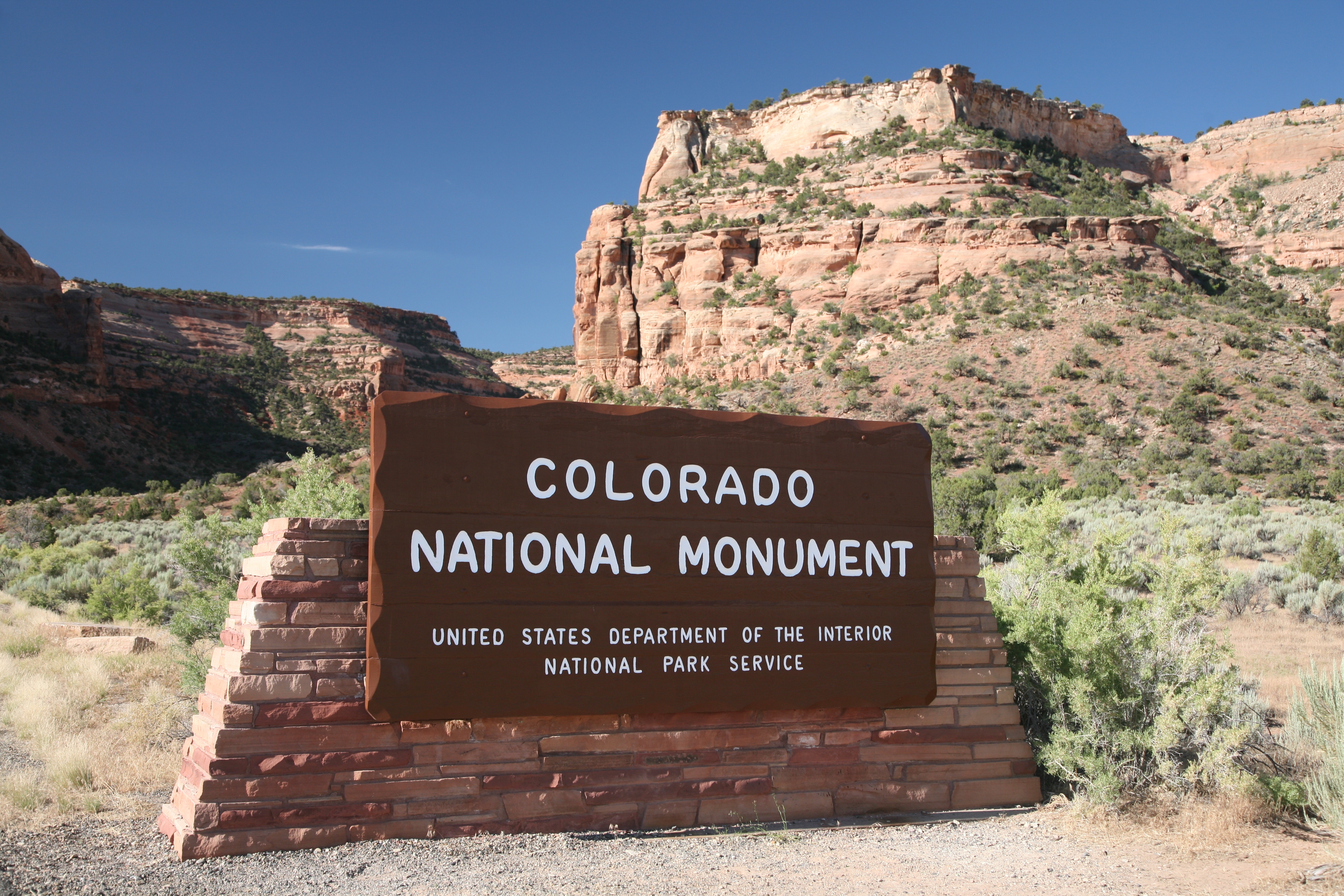 Colorado National Monument entrance.jpg