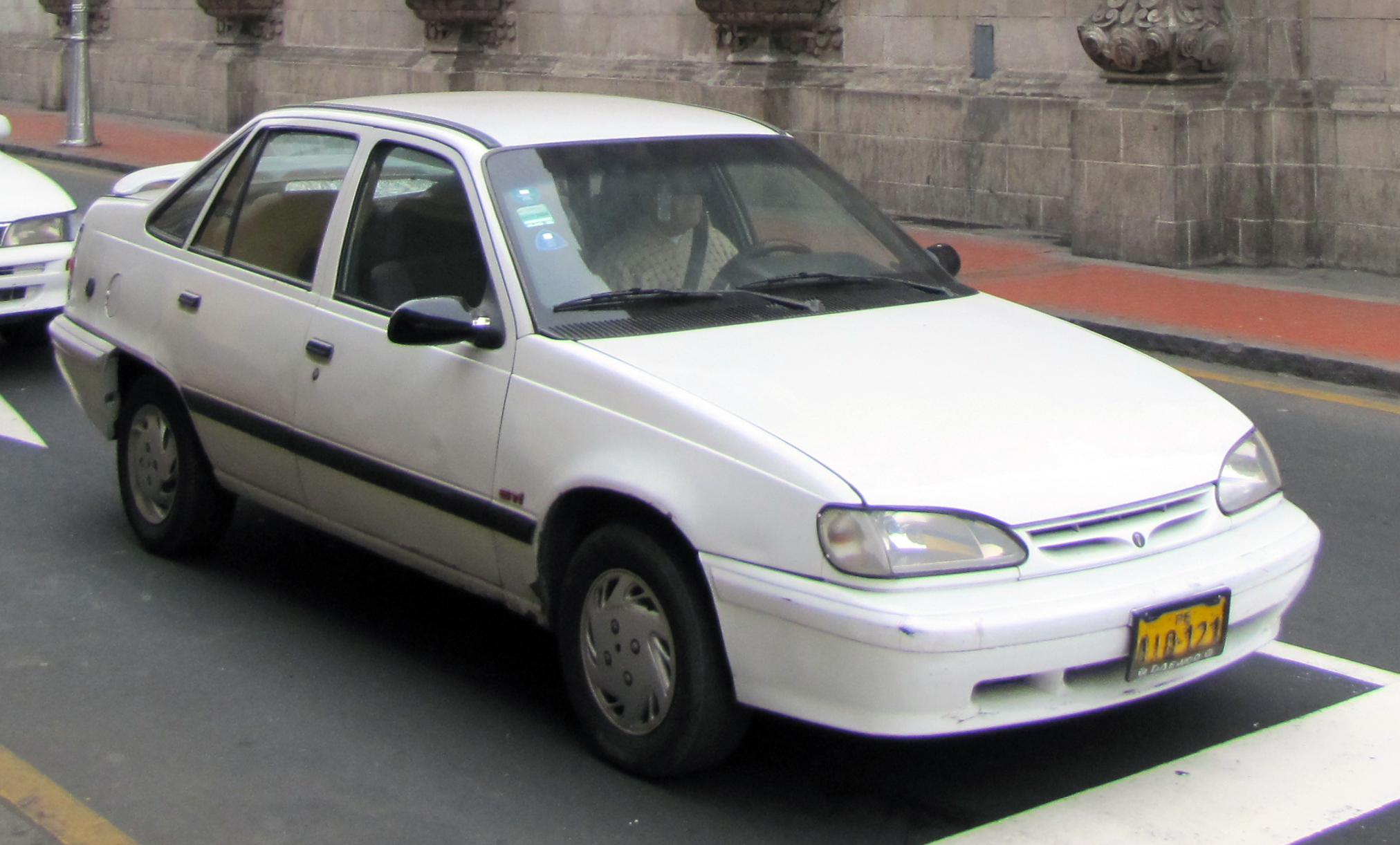 File:Daewoo Racer ETi in Lima, Perú.jpg - Wikimedia Commons