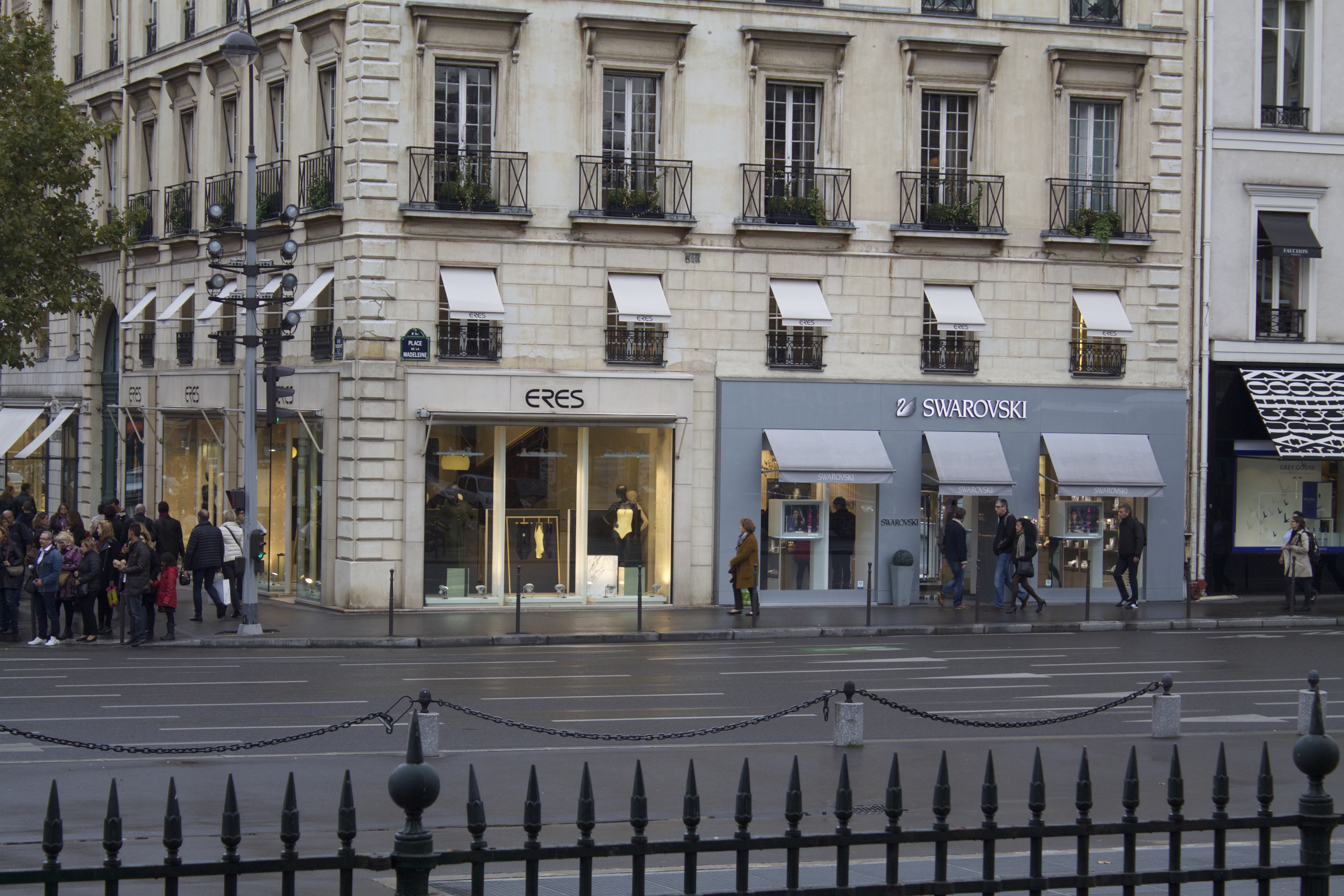 File:Eres and Swarovski, Place de la Madeleine, 75008 Paris ...