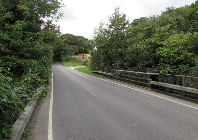 File:Main Road bridge over a brook, Havenstreet - geograph.org.uk - 4662301.jpg