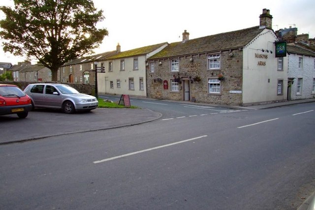 File:Masons Arms - geograph.org.uk - 512835.jpg