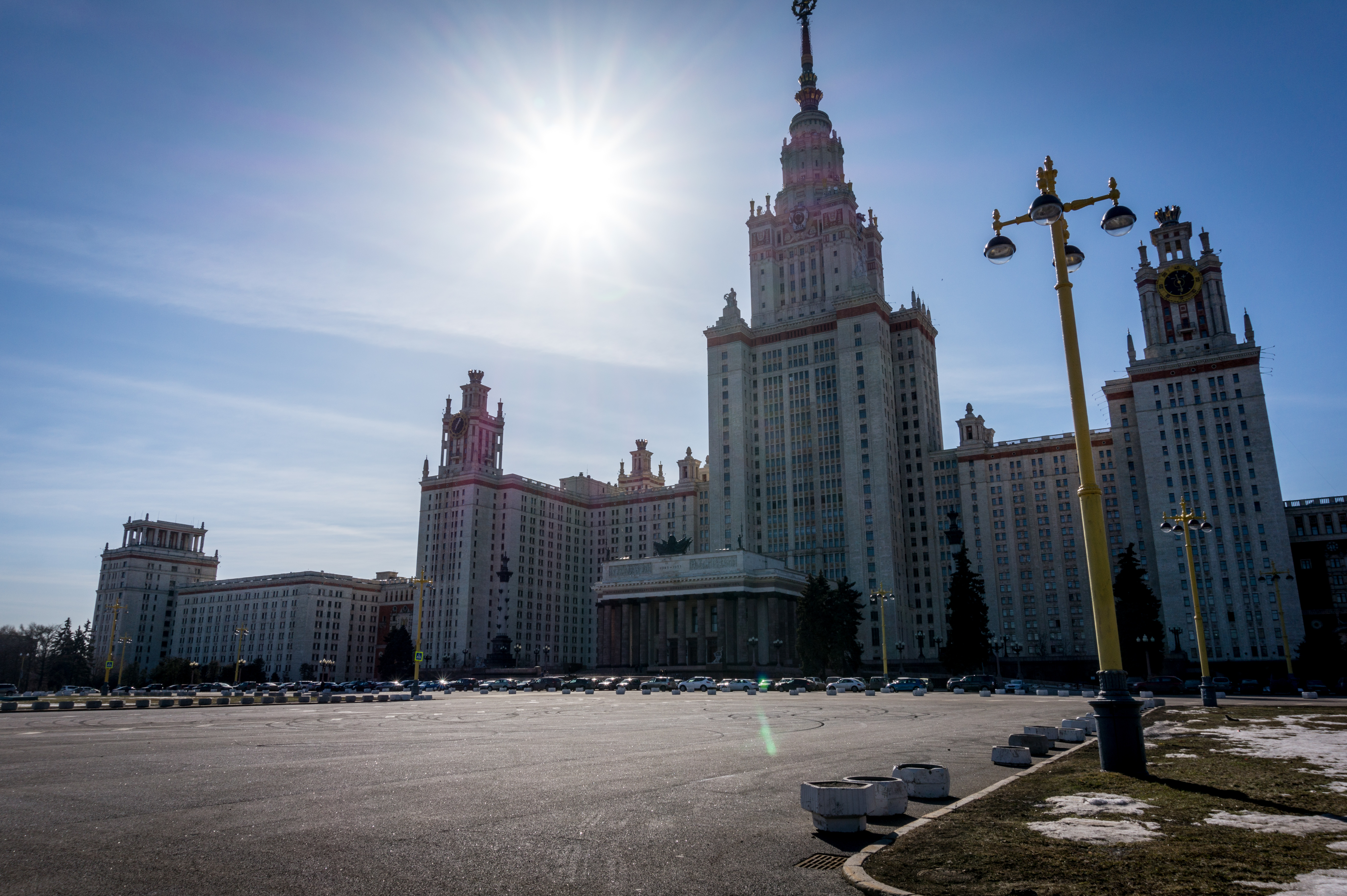 Мгу войти. Крыльцо МГУ. Дворец культуры МГУ. Здание МГУ. МГУ верхняя часть.