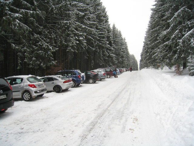 File:Parkplatz - Erbeskopf - geo.hlipp.de - 24125.jpg