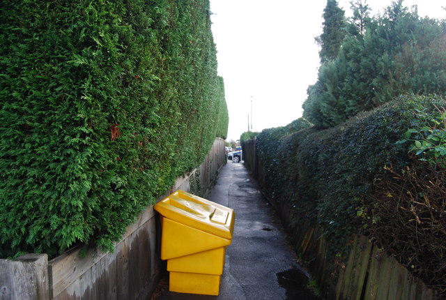 File:Path through to Copsewood Way from Spot Lane - geograph.org.uk - 1610708.jpg