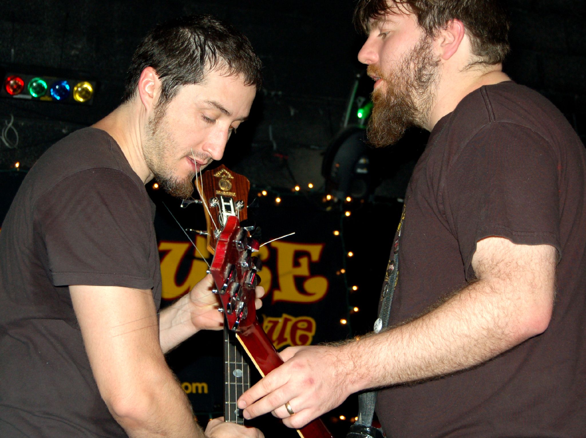 Pinback performing at Clubhouse Music Venue in 2006. Left to right: Armistead Burwell Smith IV, Rob Crow.