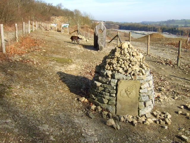 Quarry viewing area - geograph.org.uk - 689342