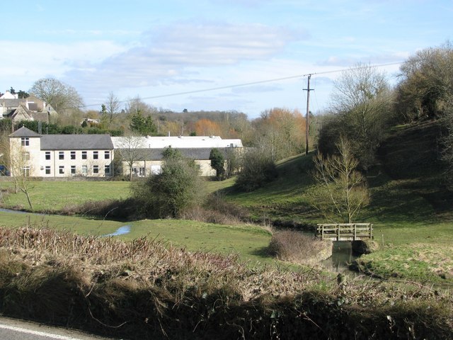 File:River Avon by Sherston - geograph.org.uk - 1745947.jpg