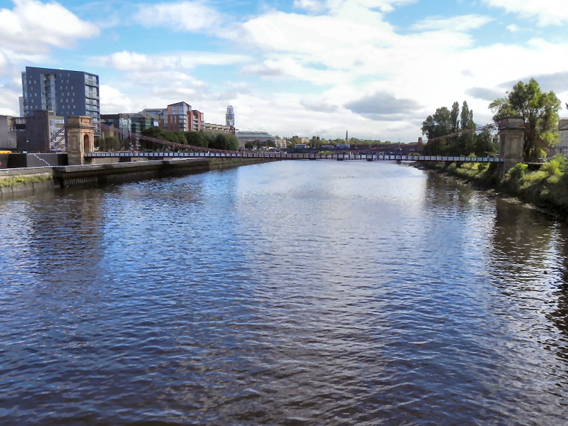 File:River Clyde, South Portland Street Suspension Bridge - geograph.org.uk - 2032914.jpg