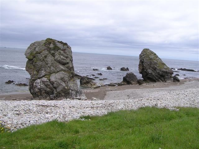 File:Rocks at Malin Well - geograph.org.uk - 1337132.jpg