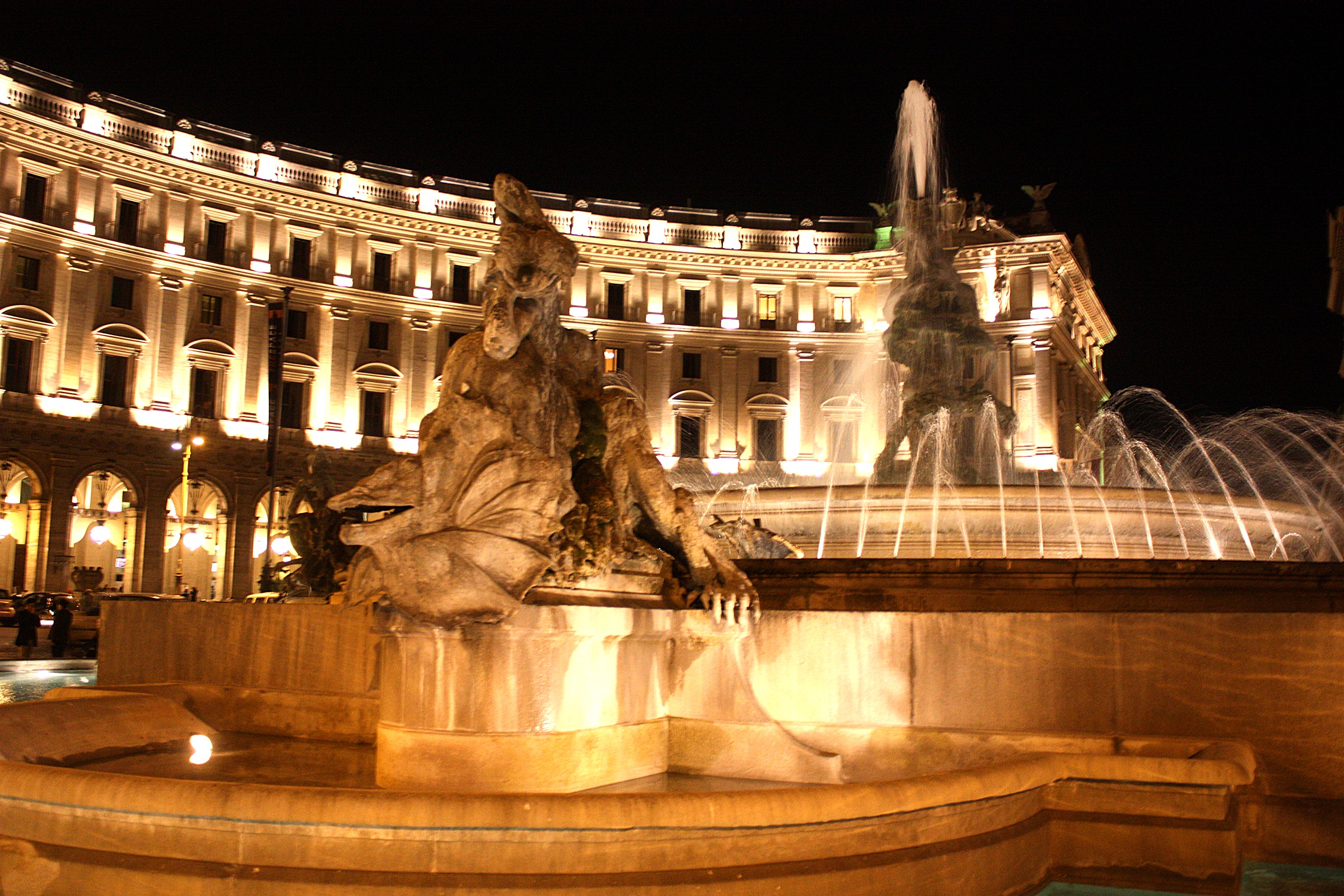 En rom. Площадь Республики (Piazza della Repubblica). Фонтан на площади Республики в Риме. Площадь Республики (Рим) площади Рима. Пьяцца Република фонтан.