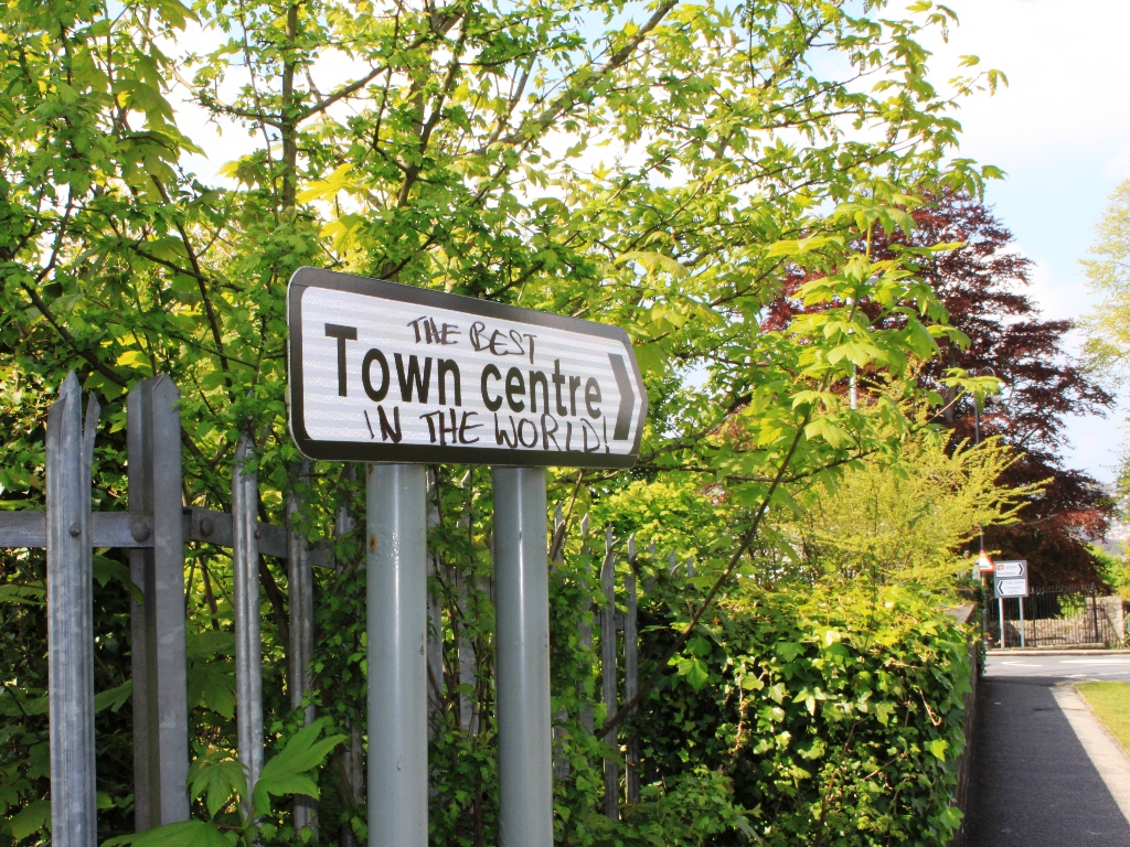 Town centre. Town Center Sing. Community Centre sign. Regional demining Center sign.