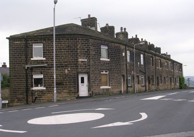 File:St Luke's Terrace - Carr Lane, East Morton - geograph.org.uk - 834857.jpg