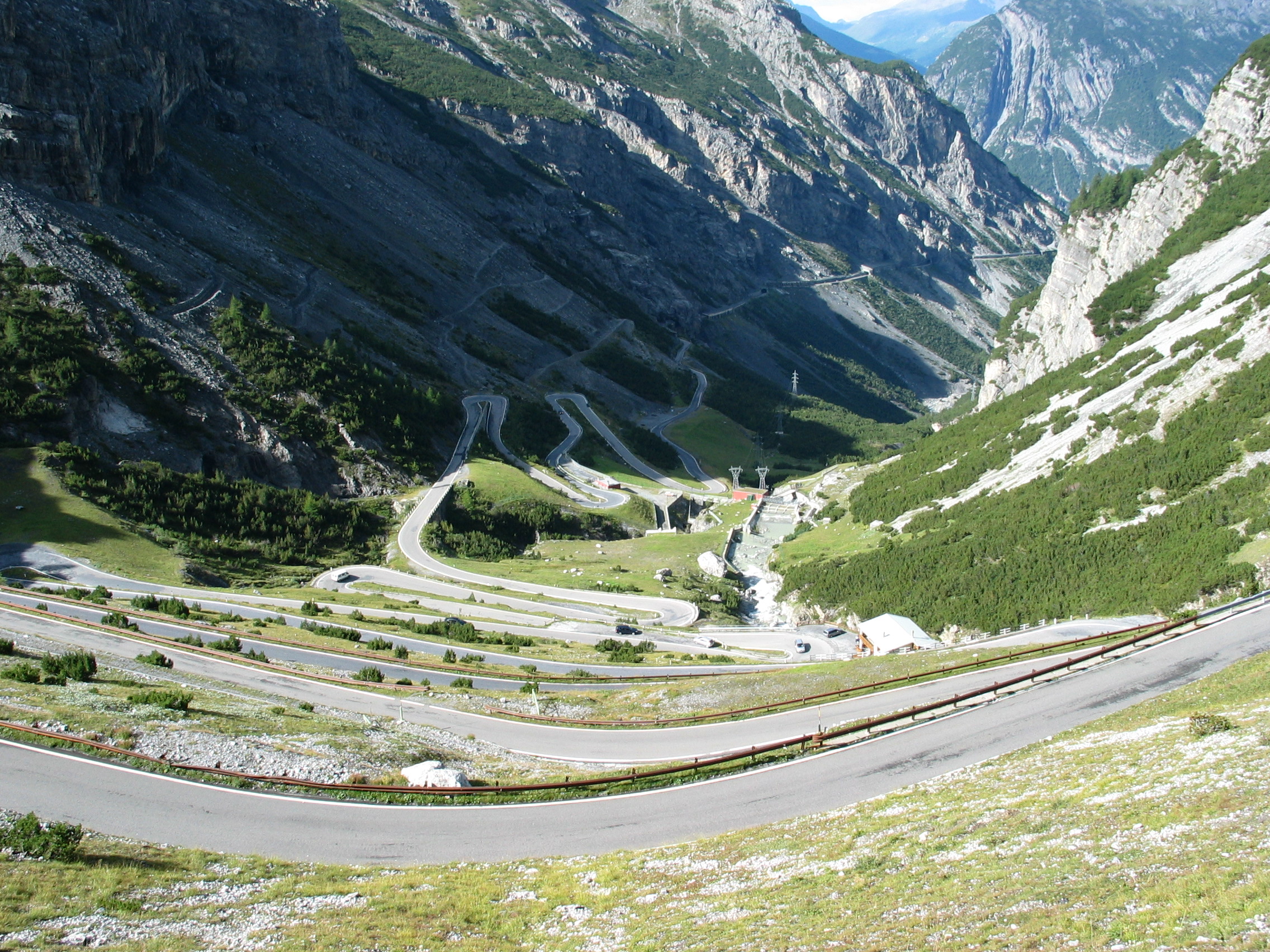 Eu roads. Стельвио. Перевал Стельвио. Стельвио Италия. Стельвио кватрофолио.