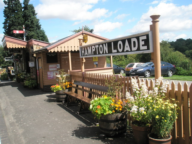 File:Summer on Hampton Loade Station (3) - geograph.org.uk - 1454259.jpg