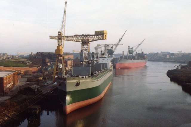 File:Sunderland shipbuilding, 1983. - geograph.org.uk - 172910.jpg