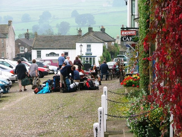 File:Tea Shops, Reeth - geograph.org.uk - 242906.jpg