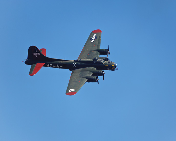 Texas_Raiders_%28B-17%29_-Wings_Over_Houston_air_show%2C_USA-15Oct2011.jpg