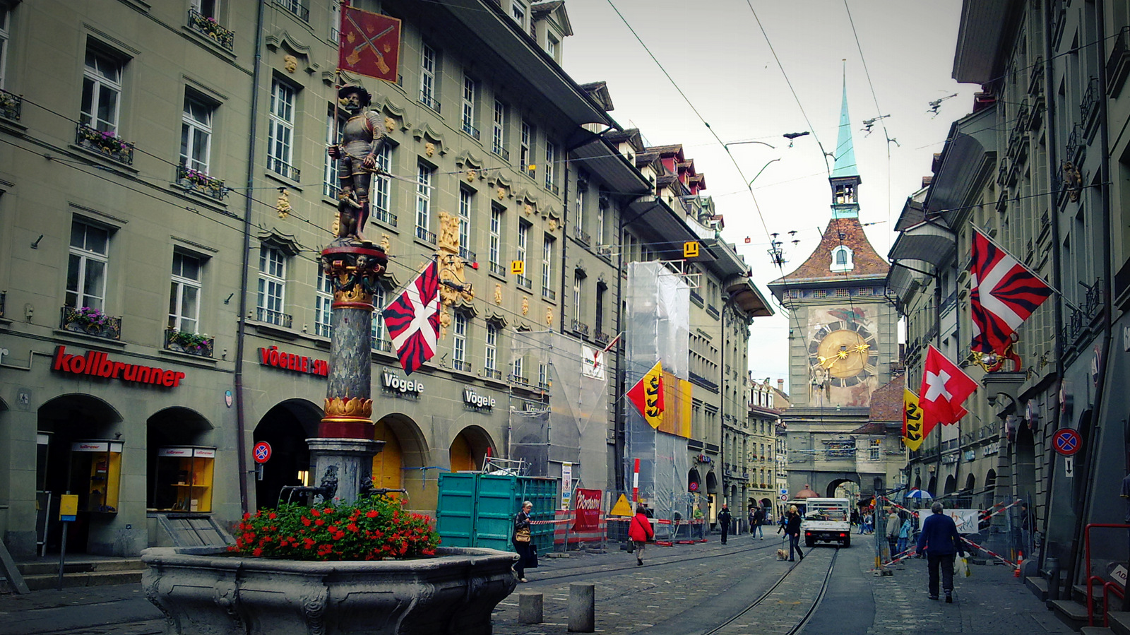 The Zytglogge clock tower and the city's medieval covered shopping promenades (Lauben).