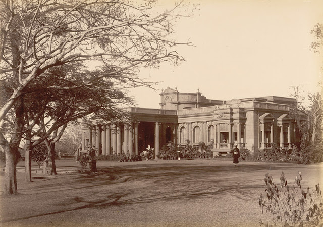 File:View of the Residency, Bangalore from the Lee-Warner Collection- Souvenirs of Kolhapur. Installation of H.H. the Maharajah, 1894.jpg
