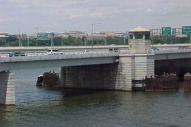 File:14th Street Bridge -02- (50934167333).png