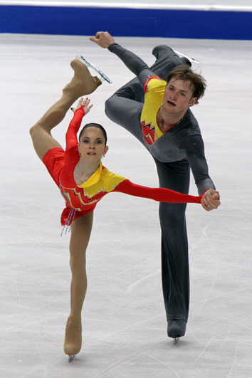 File:2010 World Figure Skating Championships Pairs - Vera BAZAROVA - Yuri LARIONOV - 8018A.jpg