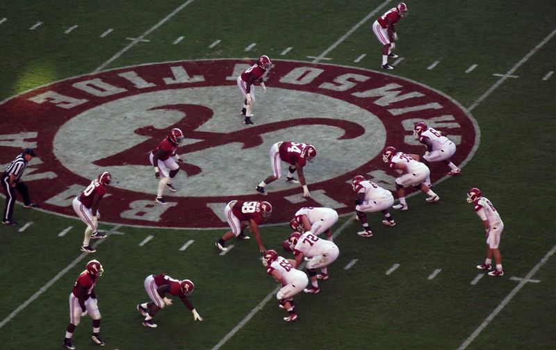 File:Alabama on defense against Arkansas 9-24-2011.jpg