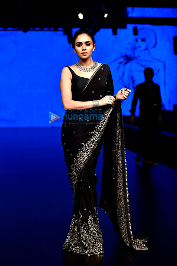 Amruta Khanvilkar | Saree trends, Backless blouse designs, Indian outfits