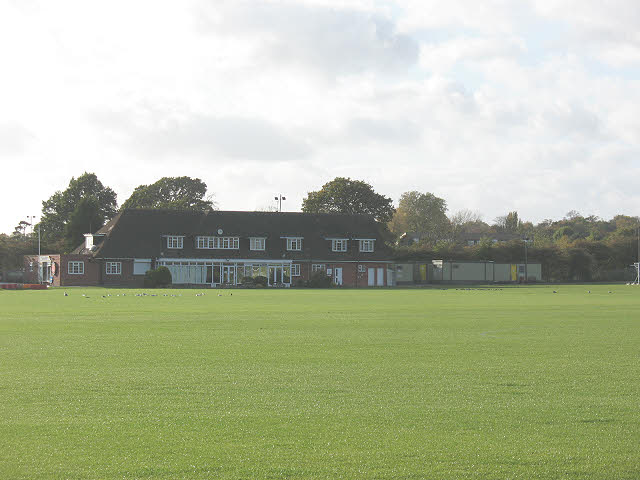 File:Avery Hill Park (4) , sports pavilion - geograph.org.uk - 1560481.jpg