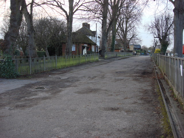 File:Barge Walk - geograph.org.uk - 1171037.jpg