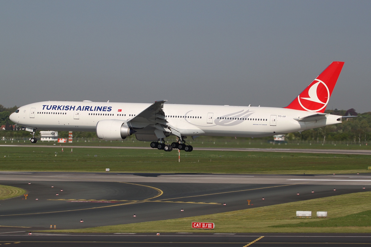 Boeing 777 turkish airlines. Боинг 777 турецкие авиалинии.