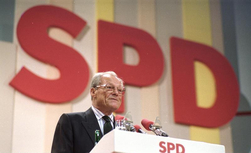 File:Bundesarchiv B 145 Bild-F079282-0035, Münster, SPD-Parteitag, Willy Brandt.jpg