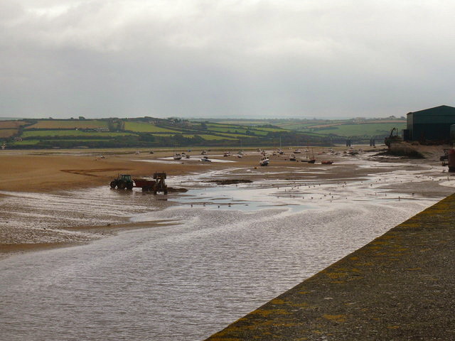 File:Collecting sand at low tide - geograph.org.uk - 1013990.jpg