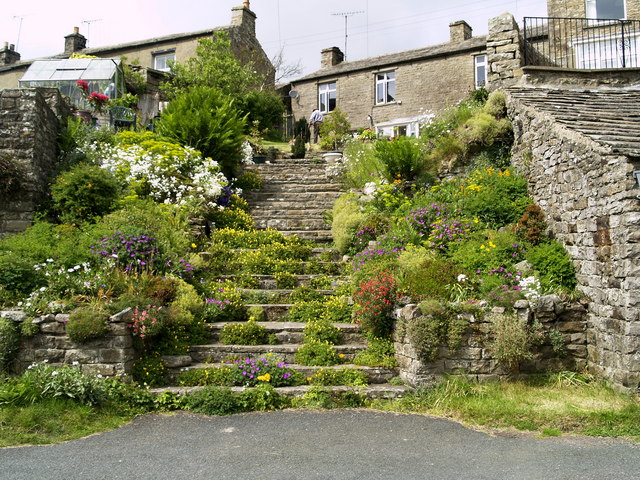 File:Colourful Hillside Garden - geograph.org.uk - 460287.jpg