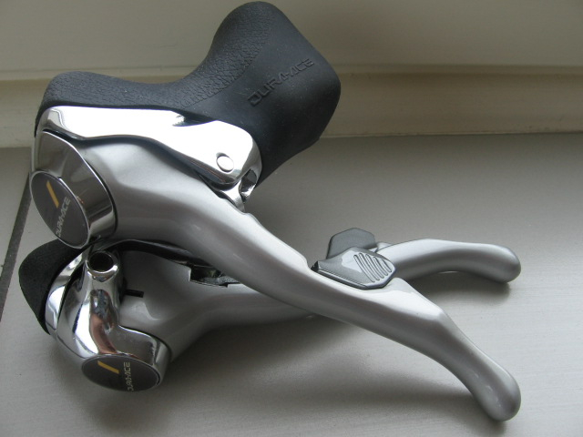 File:Dura ace 7400 8speed brake shift levers.jpg - Wikimedia Commons