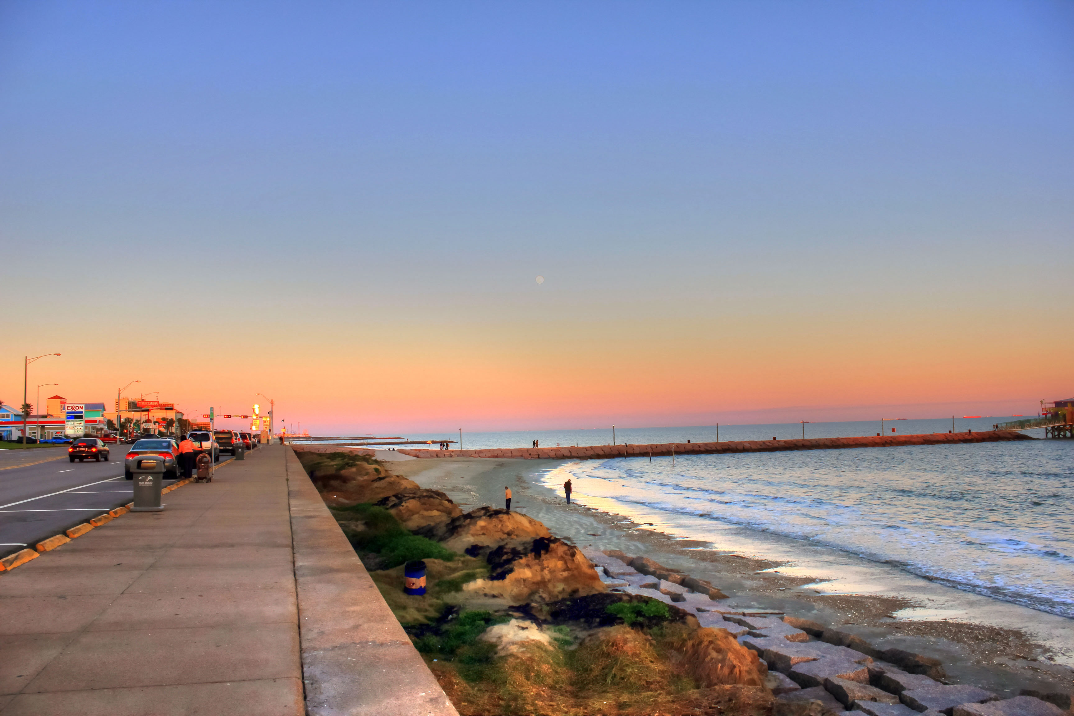 Gfp-texas-galveston-shoreline-of-seawall-blvd.jpg.