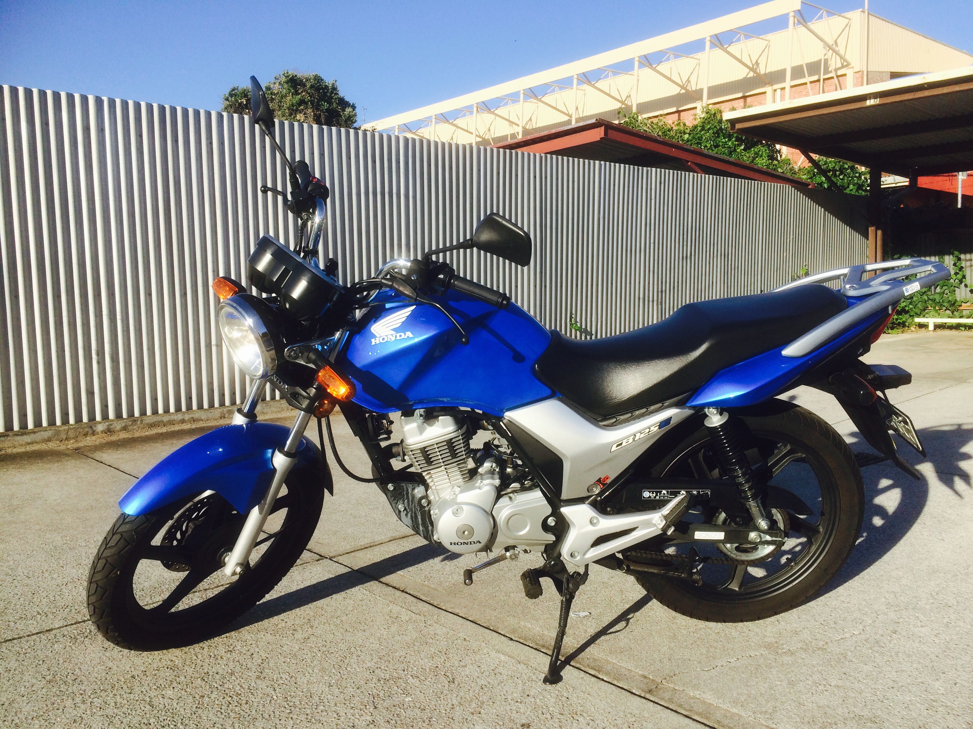 Honda CB125e 2012 Review