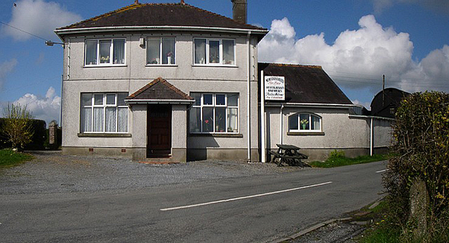 File:Hotel - geograph.org.uk - 156004.jpg