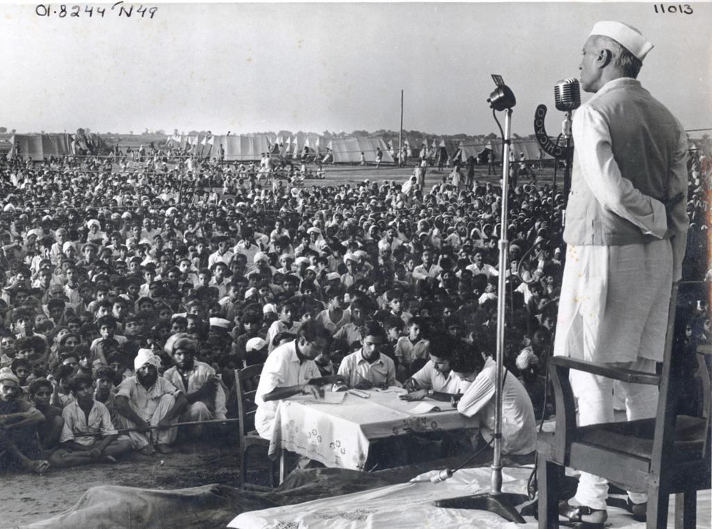 Jawaharlal_Nehru_at_the_Faridabad_Camp_for_displaced_persons بلدة صناعية بناها لاجئو التقسيم