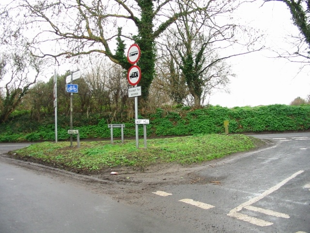 File:Junction of Way Hill, Grinsell Hill and The Lanes. - geograph.org.uk - 306115.jpg