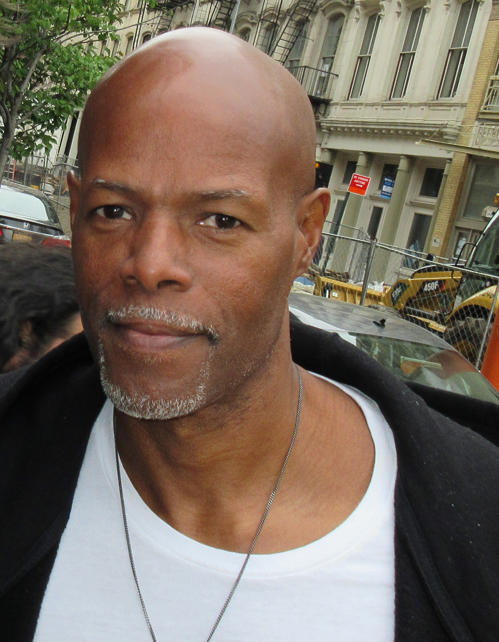 https://upload.wikimedia.org/wikipedia/commons/0/0a/Keenen_Ivory_Wayans_%2833906703098%29_%28cropped%29.jpg