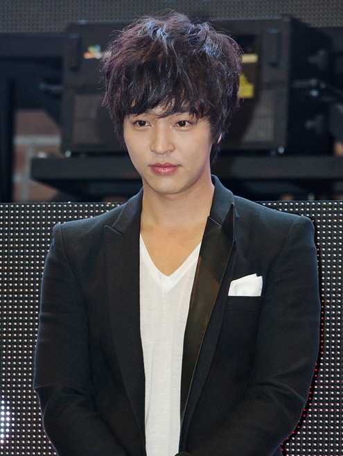 Kim Jeong-hoon (aka John Hoon, born January 20, 1980) from acrofan