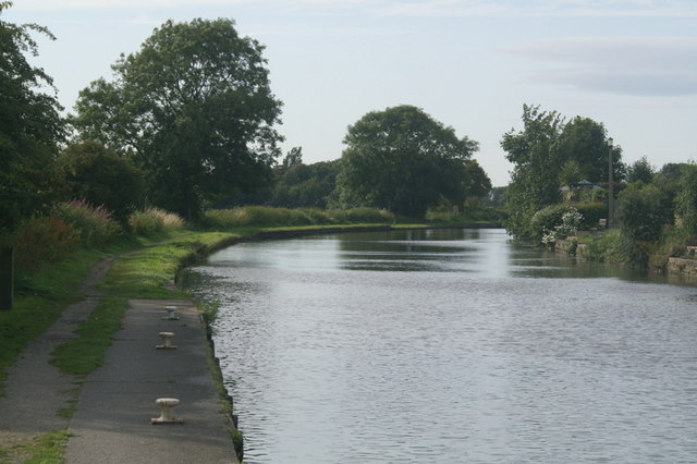 File:Leeds-Liverpool Canal at Bell's Lane, Lydiate - geograph.org.uk - 1411689.jpg