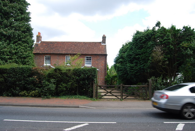 File:Manor House, London Rd, Southborough - geograph.org.uk - 1403638.jpg