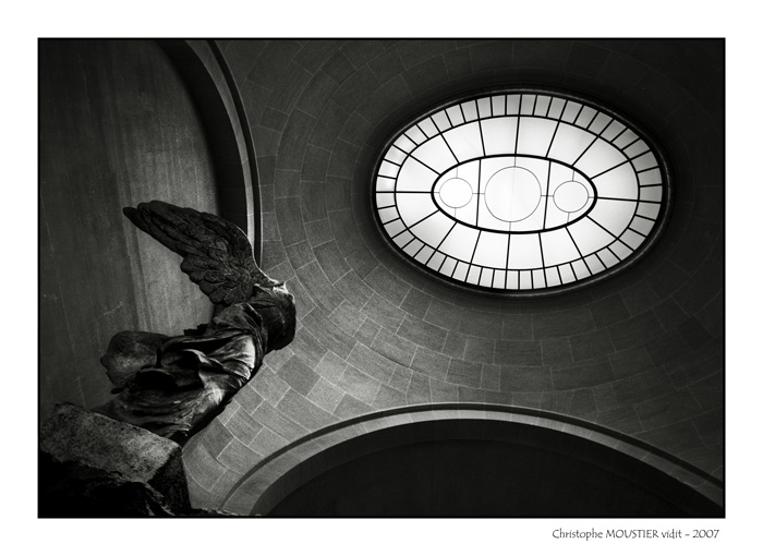 File:Nike of Samothrace, Paris 16 September 2007.jpg