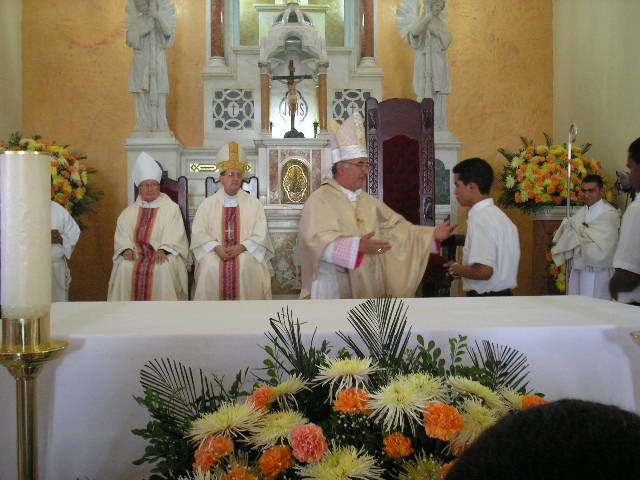 File:Obispo de santa marta nuncio apostolico y obispo de el banco.JPG