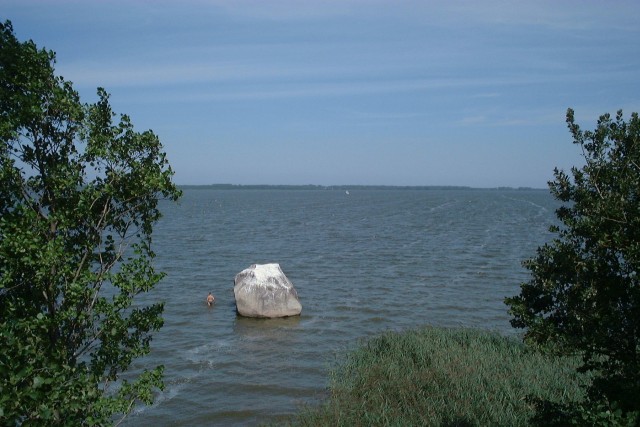 File:Poland - Royal Stone by Chrzaszczewska Island.jpg